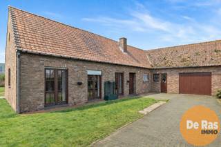 LOKEREN - Te renoveren woning met 2 slpks, garage en tuinBent u op zoek naar een woning met potentieel die u volledig naar eigen smaak kan renoveren?...