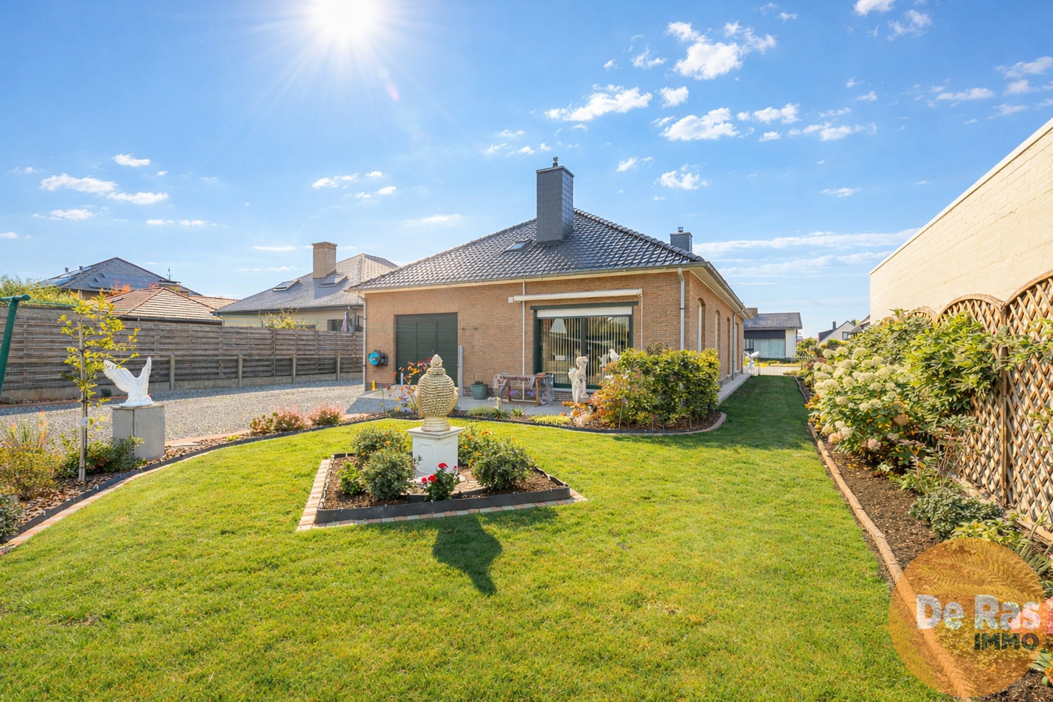 HILLEGEM - Mooie bungalow in rustige woonwijk op toplocatie - foto 1