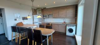 <p><span>Gerenoveerd appartement op de 11° verd. (met lift) met volgende indeling: inkomhal met vestiaire, lichte leefruimte met prachtig uitzicht en toegang tot het grote terras, open keuken met alle comfort, 1 slaapkamer met ingemaakte kasten, badkamer met inloopdouche en lavabo, afz. toilet. Ondergrondse staanplaats en kelder inclusief.  Provisie kosten +180 €/maand inclusief CV, water, poetsen, elektriciteit gemene delen, syndicus, onderhoud lift, afvalcontainers, onderhoud tuin en conciërge.  Het appartement is onmiddellijk beschikbaar. Een parkeerplaats is beschikbaar, + 80 €/maand . Het appartement heeft een prachtig zicht van op het terras en ligt zeer centraal aan het Nachtegalenpark en het Middelheim ziekenhuis. INSCHRIJVEN VIA: <span>www.immodyck.be</span></span><span>  huuraanvraag invullen.</span></p>