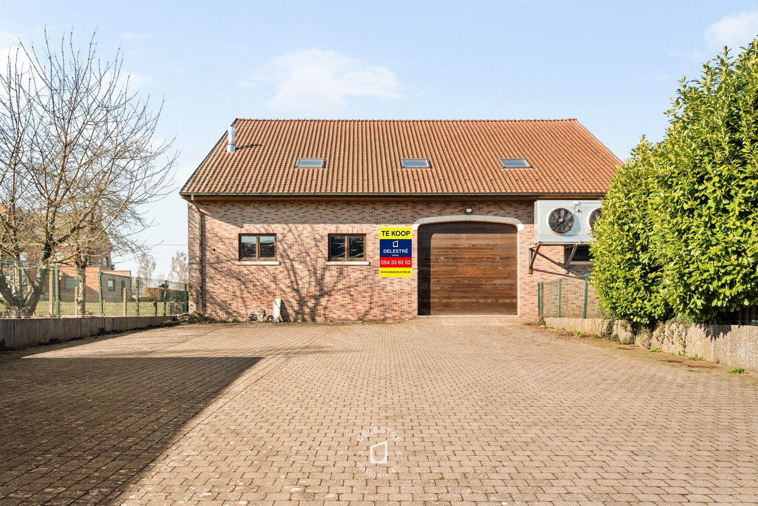 Veelzijdig investeringspand met 3 APP., MAGAZIJN, STAANPLAATSEN EN HANDELSPAND - foto 2