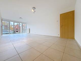 Bent u op zoek naar een woonst waar ruimte nog écht de standaard is? Ontdek dit uitzonderlijk ruime en instapklare appartement in het centrum...