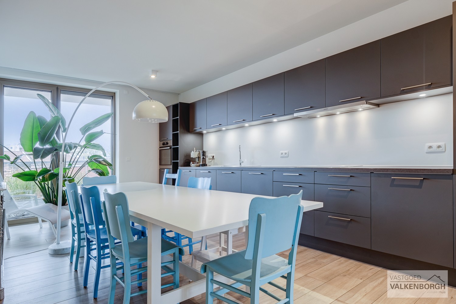 Prachtig 2 slpk appartement met 2 ruime terrassen, autostandplaats en een kelderberging, te midden van het centrum van Hasselt. - foto 5