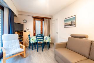 Dit knus appartement staat te koop in Blankenberge en is gelegen op de derde verdieping van de residentie Malibu Beach II. Het appartement...