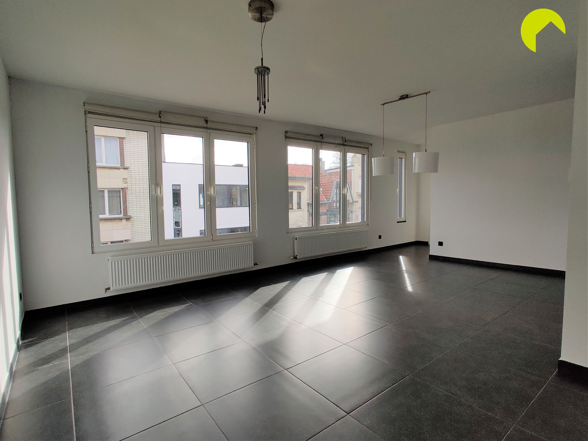 Lichtrijk 2slpk appartement nabij centrum en openbaar vervoer! - foto 2