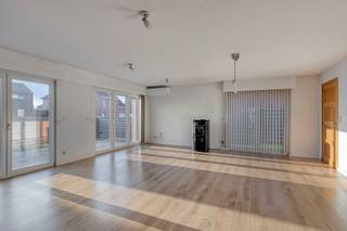 - 3 slaapkamers incl. dressing- Bureel of praktijkruimte aanwezig- Prachtige tuin met zwembad en terrasoverkapping- Uitstekende ligging in het...