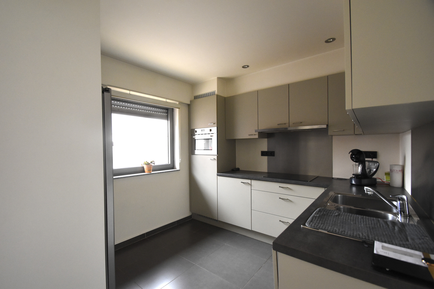 Gelijkvloersappartement met 3 slaapkamers, tuin en garage - foto 5