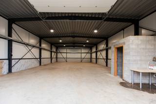 Op zoek naar een praktische en goed bereikbare opslag- of werkruimte? Deze ruime loods, gelegen aan de Veldonkstraat 194 in Tremelo, biedt tal...