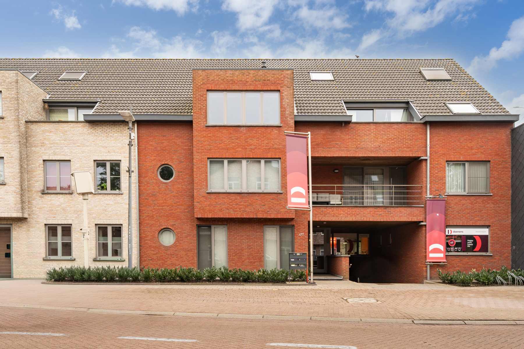 CENTRAAL GELEGEN INSTAPKLAAR GELIJKVLOERS APPARTEMENT - foto 1