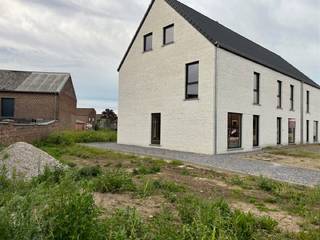 HALFOPEN EIGENTIJDSE BEBOUWING IN EEN RUSTIGE VERKAVELINGMaak kennis met "Kraaiennest" in het charmante Millen, waar binnenkort een uitzonderlijk...