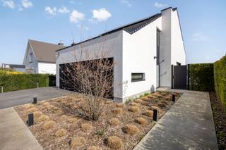 Maison exclusive, entièrement rénovée avec des finitions haut de gamme, idéalement située à DilbeekSituée dans un environnement prisé, résidentiel et...