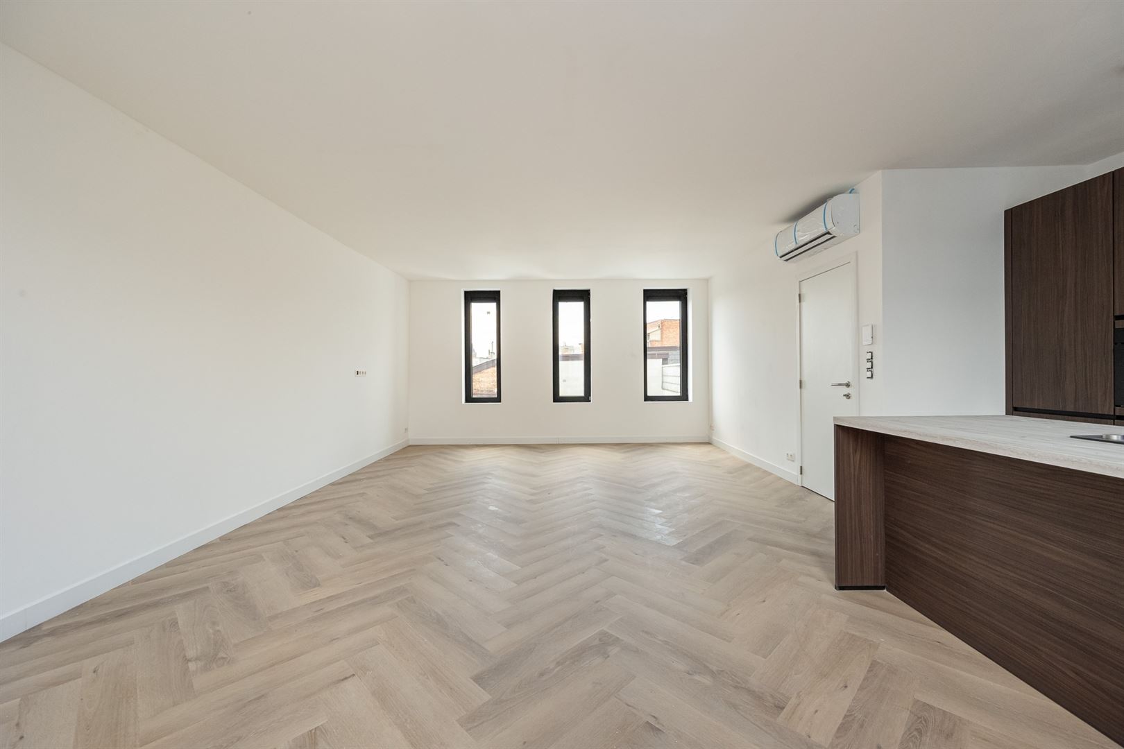 Lichtrijk renovatie appartement met 2 slaapkamers op toplocatie in Merksem - foto 4