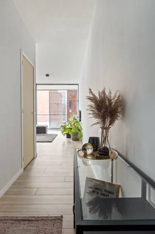 Bent u op zoek naar een modern, energiezuinig en instapklaar appartement met alle comfort, op een uitstekende ligging? Dan is dit ruime...