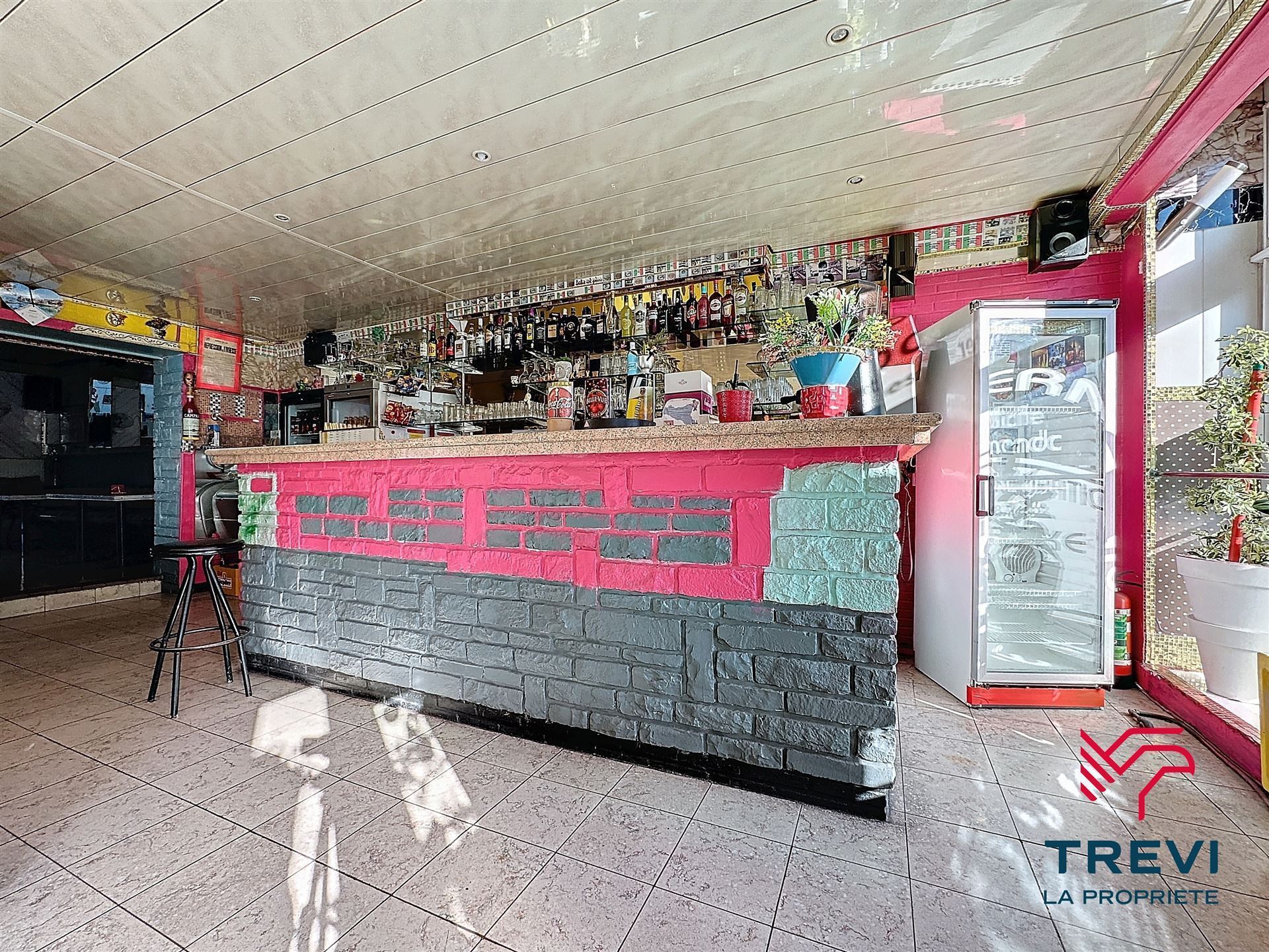 Commercial for sale in Gilly with 6 bedrooms - photo 4