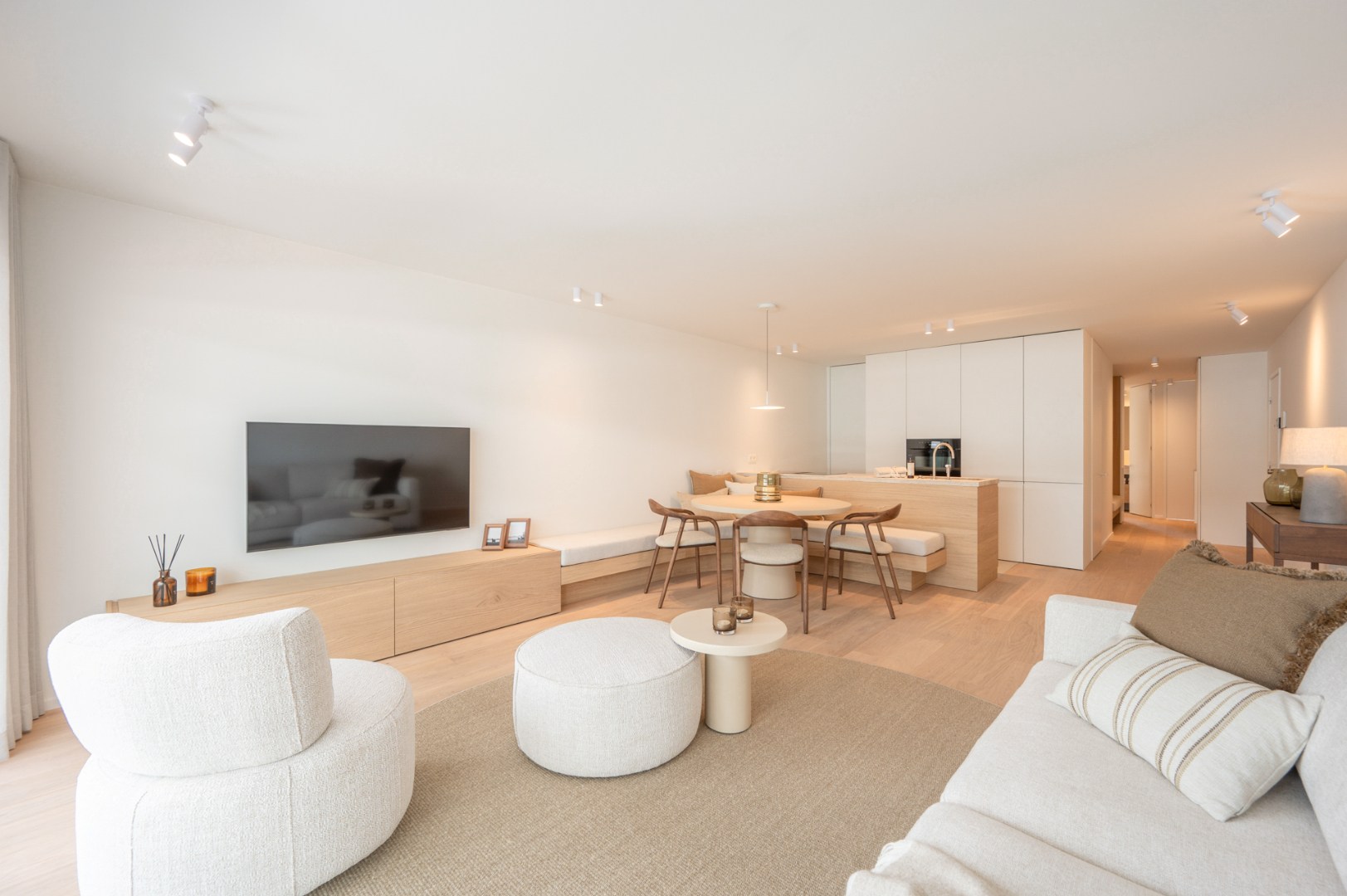 Gerenoveerd appartement met 3 slpks. aan het Lichtorenplein - foto 2