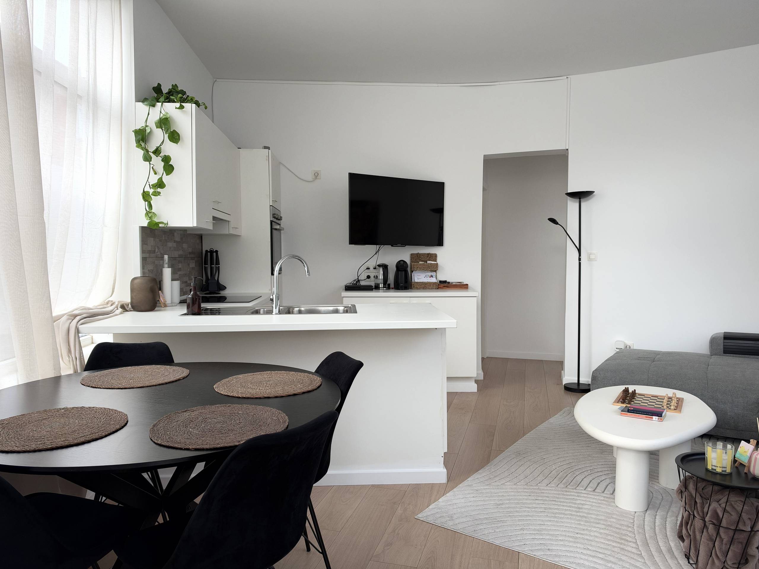 Bemeubeld appartement met 2 slaapkamers - photo 1