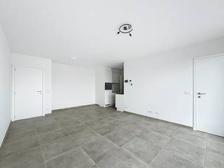 In de residentie Oud Hulst te Houthulst vinden we dit modern appartement met 1 slaapkamer, terras en garage.INDELING:> Derde verdieping:- Inkom...