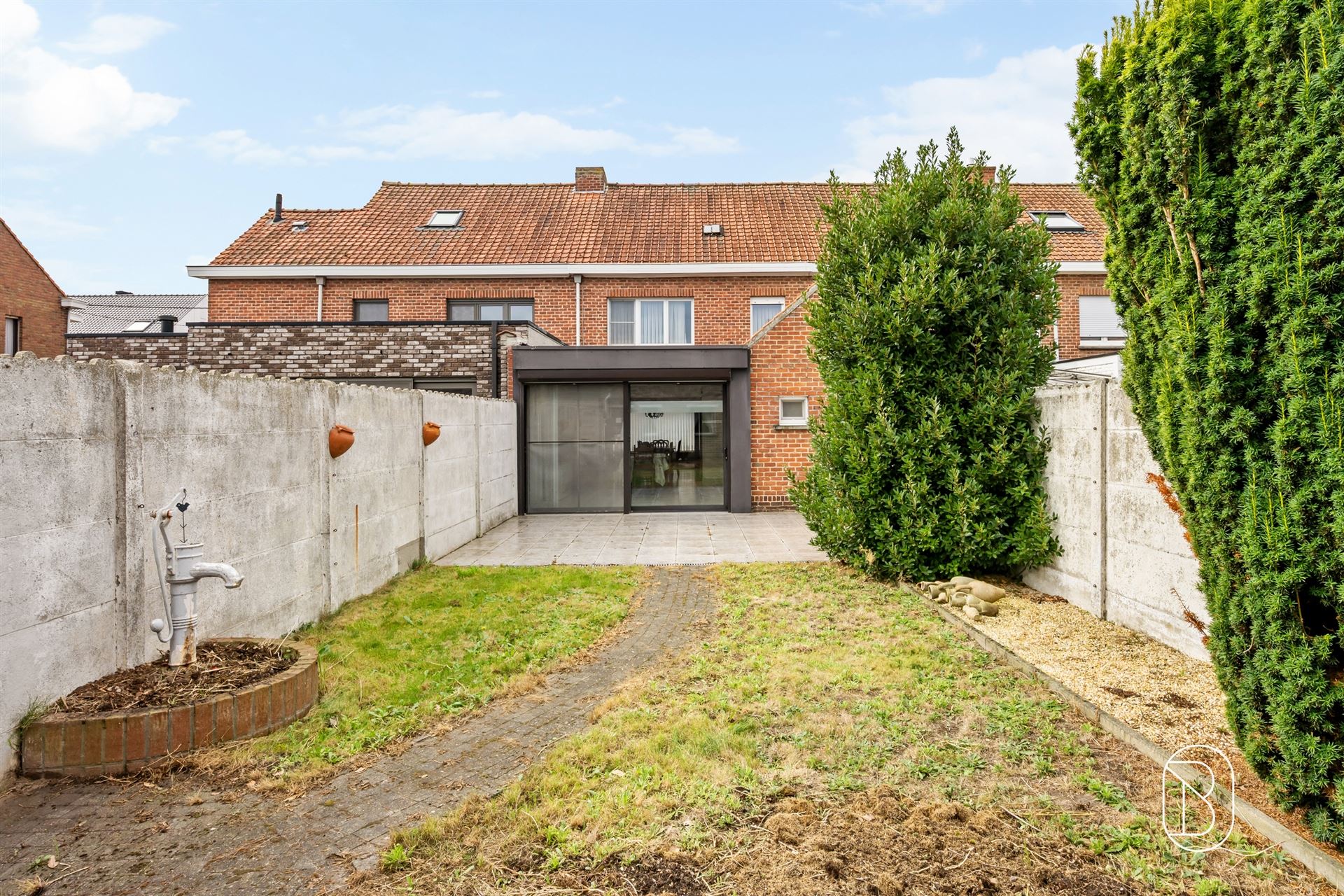 Op te frissen woning met ruime garage, 3 SLK en uitweg! - foto 4