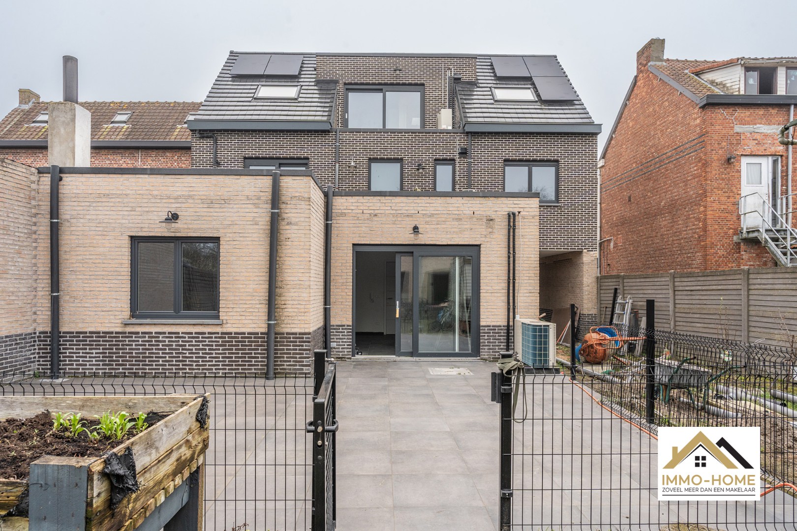 Nog drie af te werken woonunits en vier garages! - foto 2