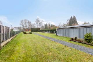 Deze te renoveren 4-gevelwoning, gelegen in de Affligemstraat 75 te Ternat, biedt een uitstekende basis voor wie op zoek is naar ruimte, licht...