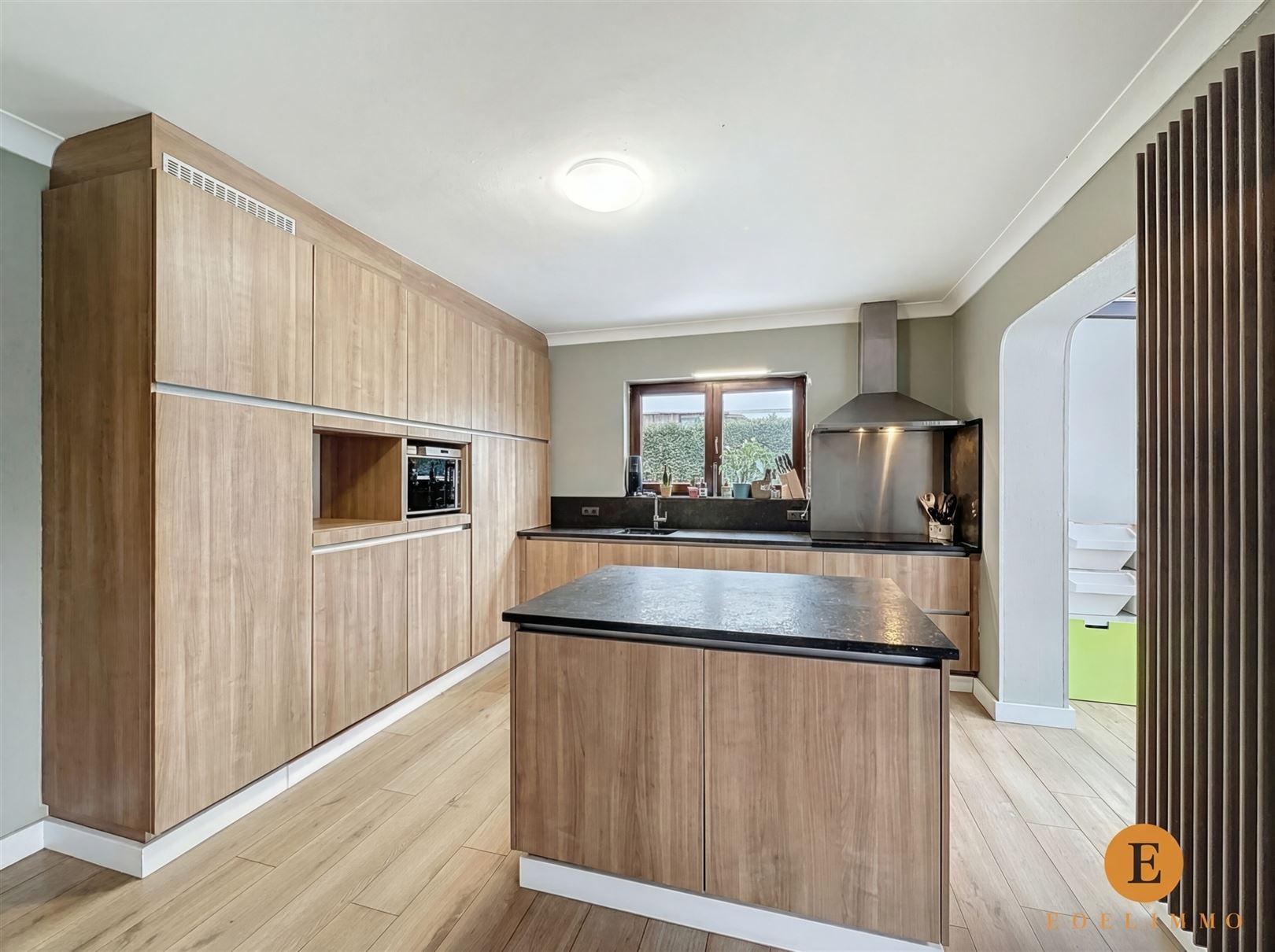 Statig residentieel landhuis met 4 slaapkamers en tuin. - foto 4