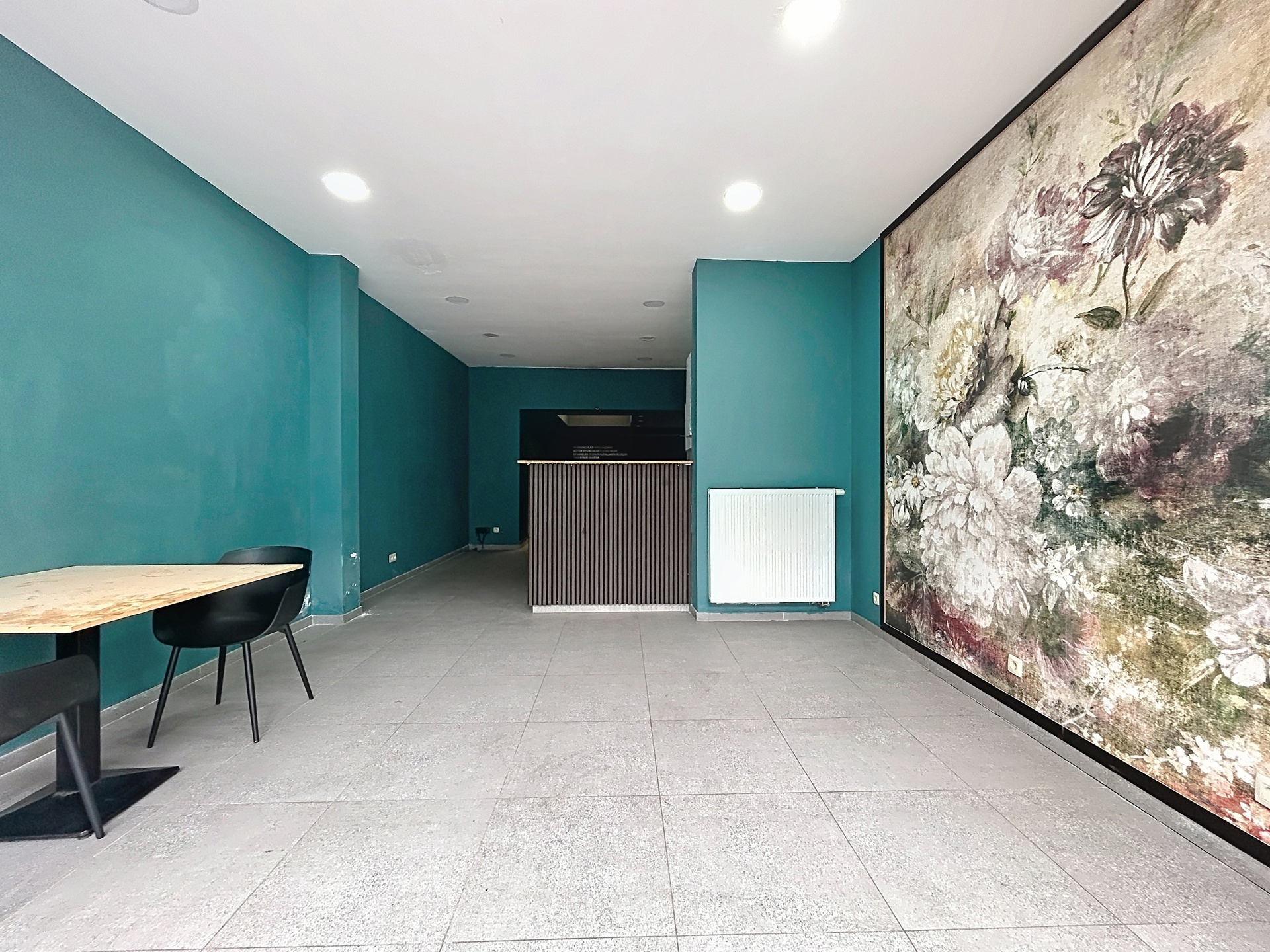 Commercial for rent in Ghent - photo 1