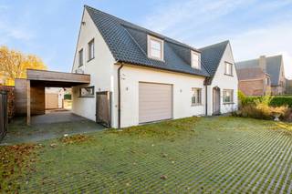 Deze instapklare gezinswoning, is strategisch gelegen in een rustige woonwijk.De woning combineert hoogwaardige materialen met een doordachte...