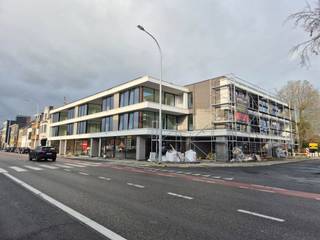 ASSE - au sein du projet neuf « Kastanjehof », découvrez cette surface commerciale de ± 174 m² située au rez-de-chaussée d’un immeuble contemporain,...