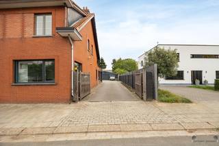 GERENOVEERDE HALFOPEN BEBOUWING MET VERGUND MAGAZIJN (204 M²) IDEAAL VOOR ZELFSTANDIGEN DOORNAARDSTRAAT 40, WOMMELGEMIn een rustige en vlot...