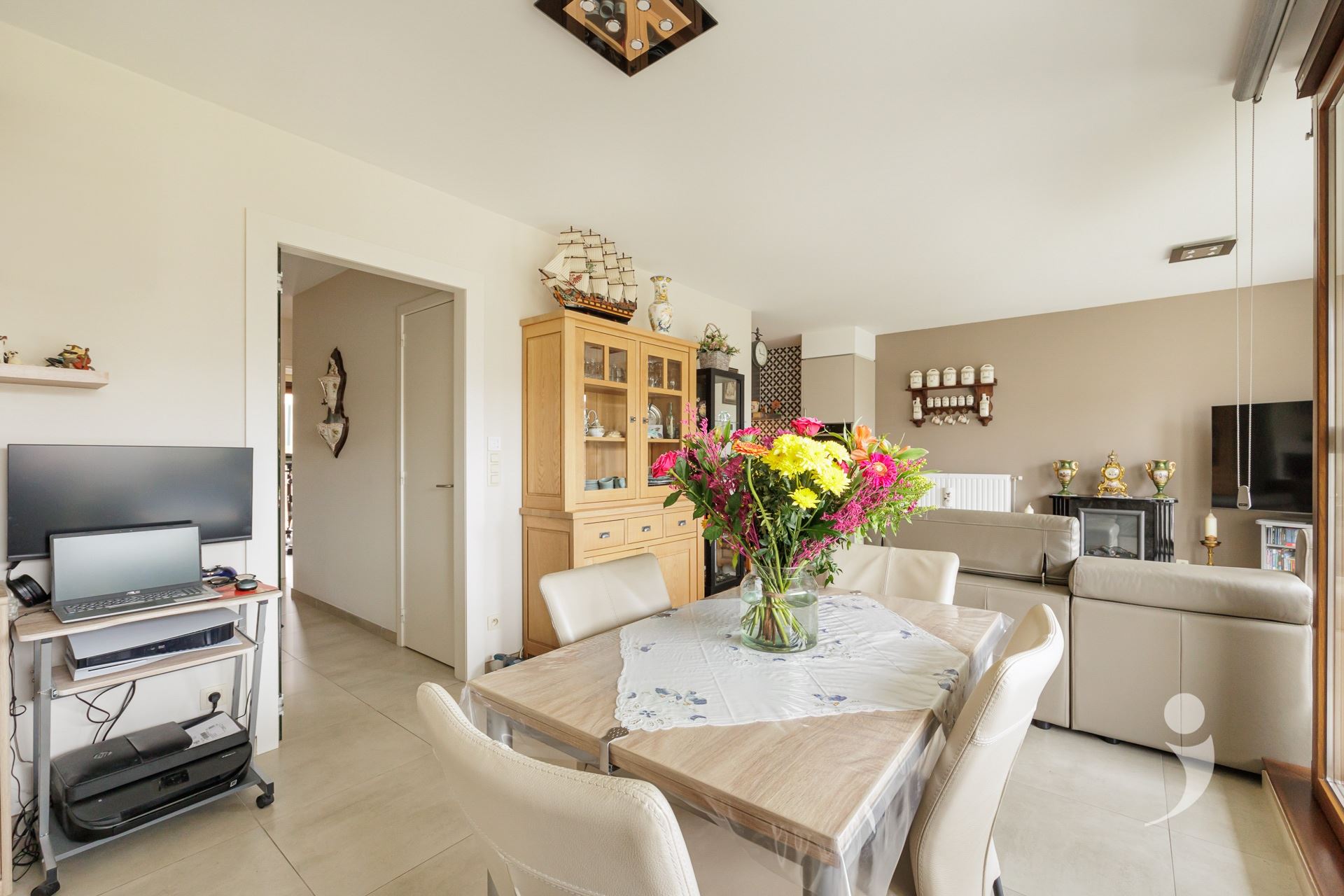 Recent appartement met 2 slaapkamers, parkeerplaats en kelderberging - foto 3