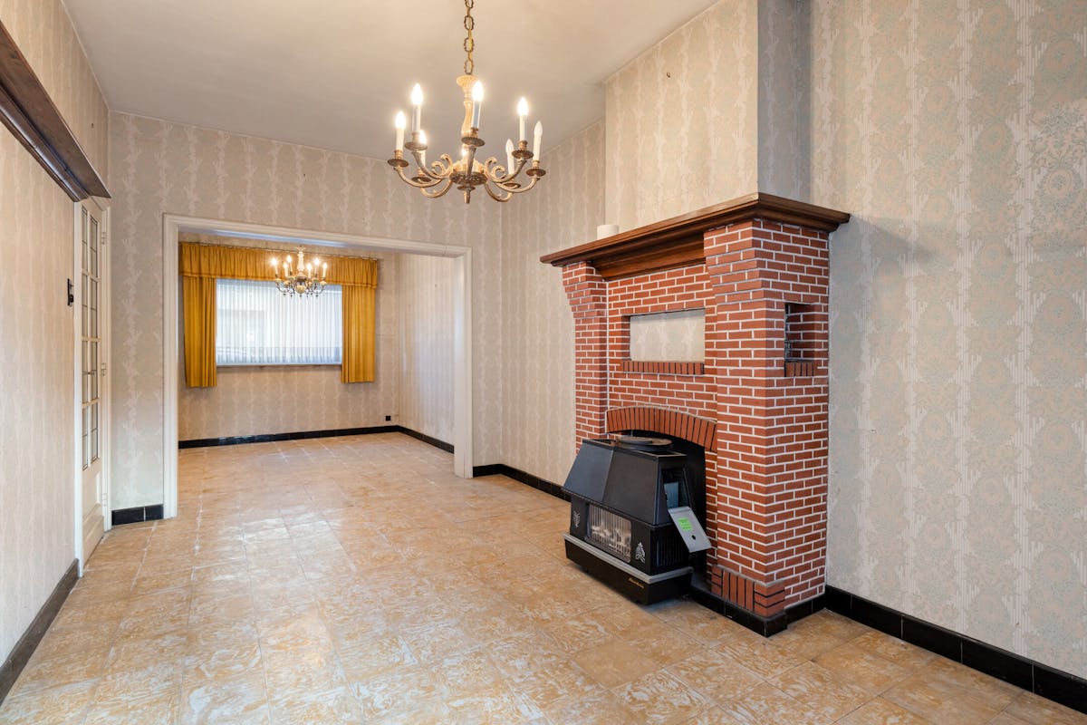 Authentic town home with renovation potential - photo 5