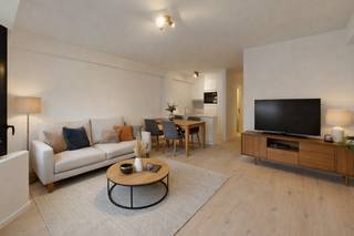 Dit totaal vernieuwbouw  project  (zowel privatieven als gemeenschappelijke delen) bestaat uit verschillende appartementen en combineert modern wonen met een slimme investering: bij aankoop betaalt u geen BTW. Door de energie zuinigheid van de appartementen, met vloerverwarming, warmtepomp en zonnepanelen  investeert u zorgeloos in een kwaliteitsvolle woning met toekomstwaarde.<br />De type- appartementen hebben  twee slaapkamers  Het dakappartement beschikt over één slaapkamer en een ruim zuid gericht terras, ideaal om te genieten van zon en uitzicht. 