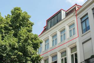 This unique and spacious penthouse, located in the Vlamingstraat in Bruges, offers breathtaking views of iconic monuments such as the...