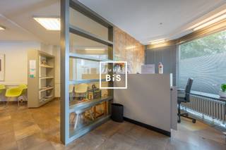 TE HUUR: Centraal gelegen instapklaar handelspand op topligging in de DumortierlaanGelegen op een absolute toplocatie in het hart van Knokke, bevindt...