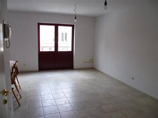 <p><strong> 2 slaapkamer appartement op eerste verdieping. Op enkele minuten van scholen, centrum Leuven en station Leuven of Heverlee.</strong></p><p><u>Indeling</u>: Inkomhal met berging, badkamer met ligbad, wasmeubel en toilet, 2 slaapkamers, zonnige woonkamer met open keuken.</p><p>Lage gemeenschappelijke kosten 50 €/maand.</p><p><strong>Bel voor een vrijblijvend bezoek 016/ 64.03.21 of kijk ook op </strong><strong>www.era.be/janssens</strong><strong>!</strong></p>