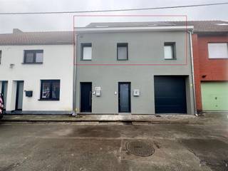 Dit instapklare duplex appartement, volledig gerenoveerd in 2019, combineert gezelligheid met modern wooncomfort.Met een energiezuinige EPC-score B,...