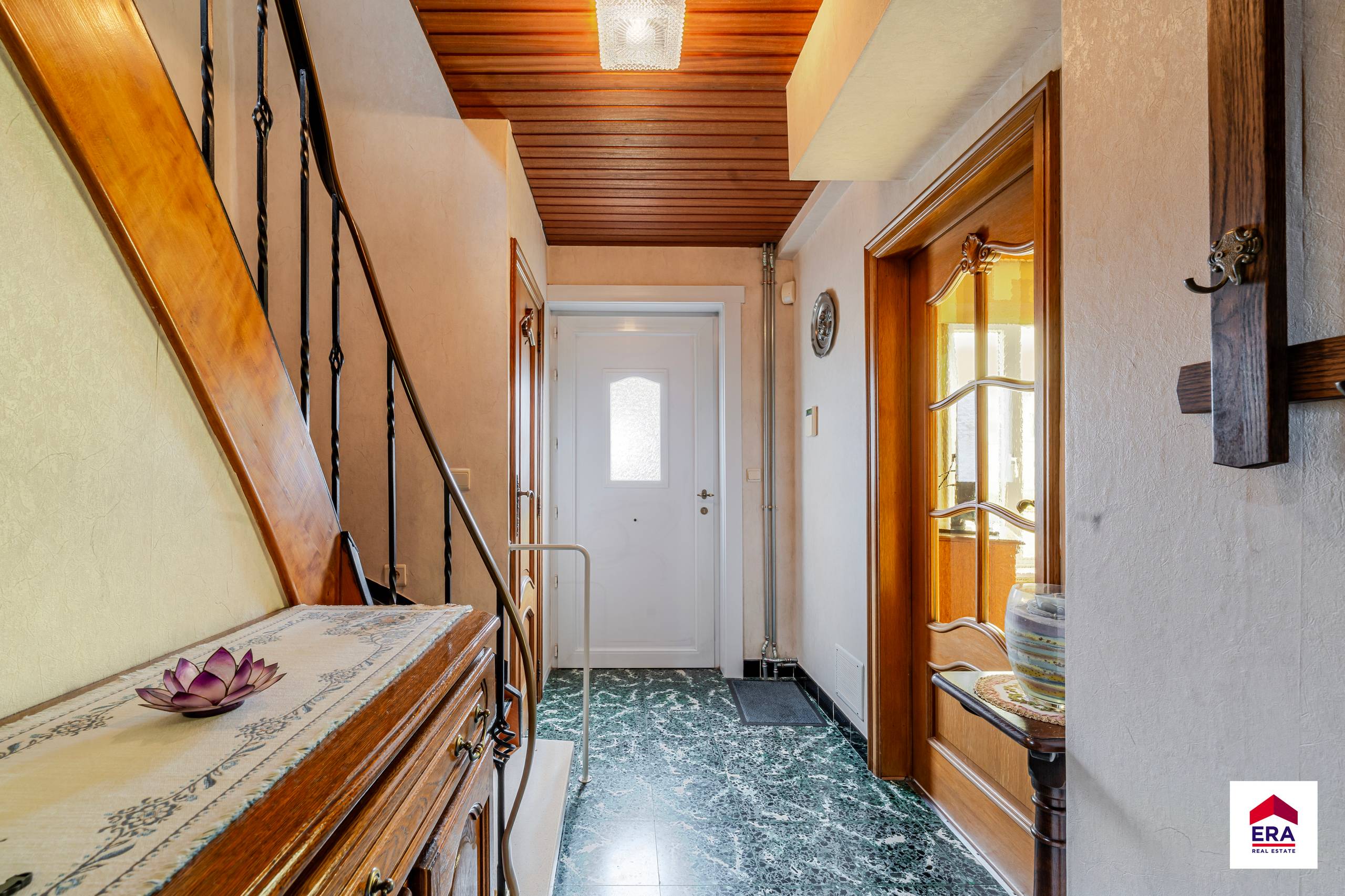 Rustig gelegen woning met 4 slaapkamers, garage en tuin - foto 3