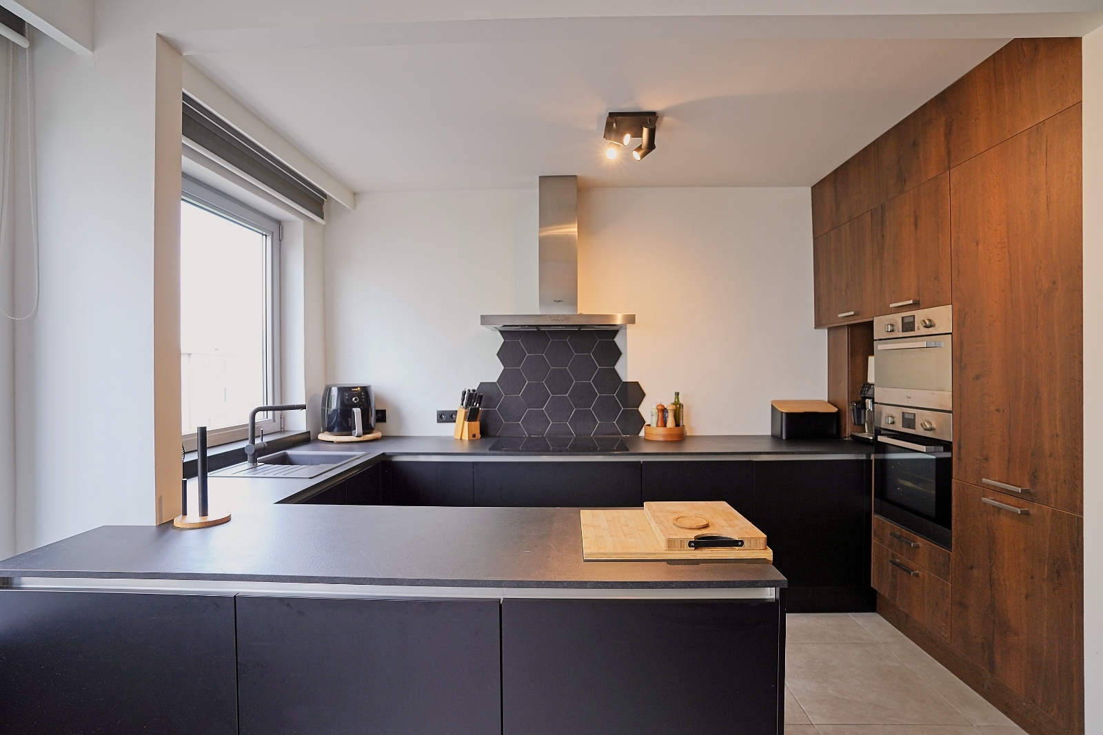 Instapklaar en lichtrijk appartement op toplocatie nabij het Rivierenhof - foto 4