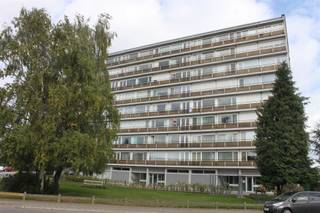 RUIM, LUMINEUS EN OPGEFRIST APPARTEMENT 100M² MET 2 SLAAPKAMERS, TERRAS EN KELDERBERGING6de verdieping met lift in goed onderhouden residentie -...