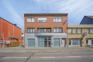 This office is strategically located in the centre of Kortenberg. The layout is as follows: at the front there are two offices, one on each side,...