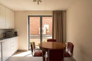 <p><span>GHENT - Woeringenstraat - Are you looking for a spacious studio for rent within walking distance of Ghent Sint-Pieters Station? Then read on!</span></p><p><span> </span></p><p><span>Key features:</span></p><ul><li><span>Move-in-ready studio</span></li><li><span>Easy access by public transportation</span></li><li><span>Shared bike storage</span></li><li><span>Private spaces</span></li></ul><p><span> </span></p><p><span>This cozy studio (40 m²) features the following layout:</span></p><p><span>Spacious living area including a sleeping nook and an open kitchen, bathroom equipped with a shower, sink, and toilet.</span></p><p><span> </span></p><p><span>The studio is located on the first floor (no elevator in the building).</span></p><p><span>The building has a shared bicycle storage area.</span></p><p><span> </span></p><p><span>Important information:</span></p><p><span>Available starting: 09/01/2026. For students only!</span></p><p><span>Rent: 675 euros/month + 75 euros/month, including common area fees and personal water usage. Electricity and gas are billed separately.</span></p><p><span> </span></p><p><span>Interested in this great studio? Request a tour today via our website www.axellenaerts.be!</span></p>