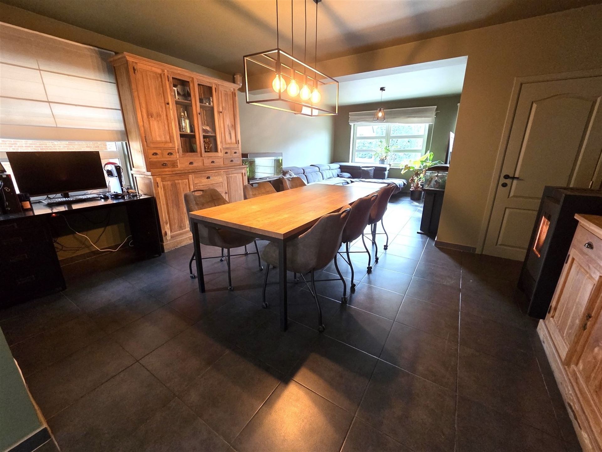 Zeer ruime woning, 4 tot 5 slaapkamers, 2 badkamers, volledig vernieuwd met ruim bijgebouw - foto 4