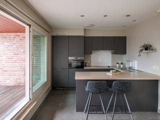 In een verzorgd en hedendaags gebouw, uitgerust met lift, bevindt zich dit charmante duplexappartement dat uitblinkt in licht, ruimte en comfort...