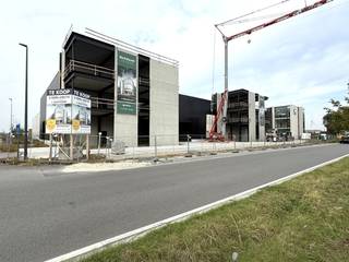 Deze nieuwbouw bedrijfsunits, gelegen in een stijlvol en modern complex, bieden een unieke kans voor ondernemers die op zoek zijn naar een...