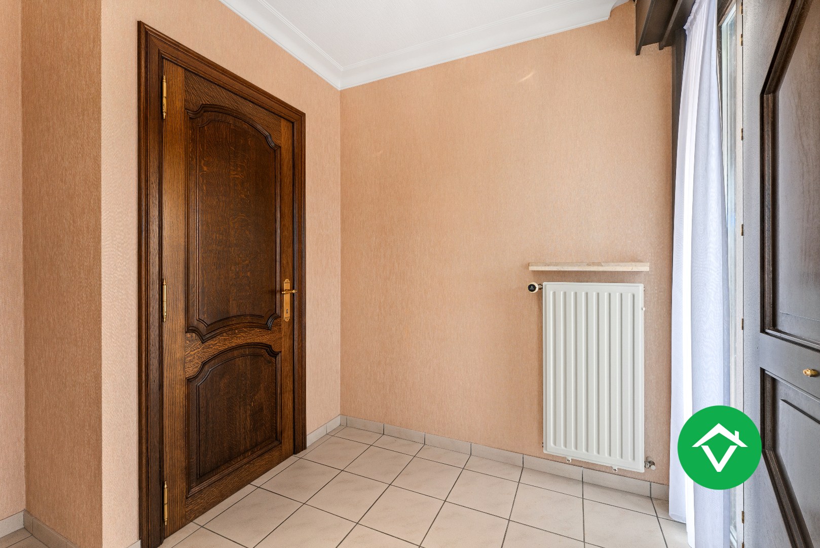 Stevige woning op gunstige ligging met 7 slaapkamers, dubbele garage en tuin te Roeselare - foto 2