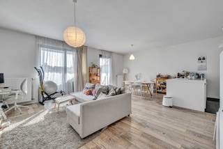 Located near Meiser, on the ground floor of a recent building constructed in 2009, we offer you this beautiful apartment (120m²) with two gardens...