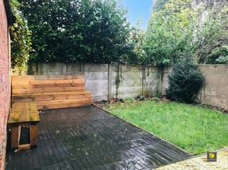 Gelijkvloers 1 slaapkamer appartement met tuin! Dit appartement is gelegen te Berchem op de grens met Mortsel en Wilrijk. Het heeft een zeer...