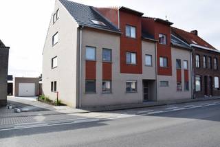 IEPERSESTRAAT 335/2.2 - ROESELAREDit modern afgewerkt appartement op de 2de verdieping biedt een ideale combinatie van comfort en ligging. Op minder...