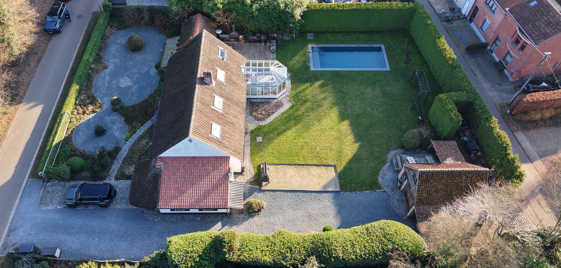 Charmante en ruime woning met zwembad en bijgebouw op toplocatie - foto 4