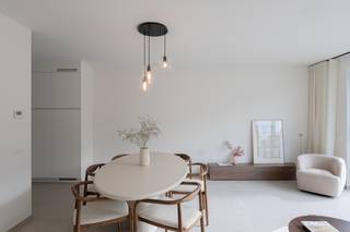 Uiterst ruime nieuwbouwwoning met 5 slaapkamers en zonnige tuin nabij het centrum van Oudenaarde. Deze ruime nieuwbouwwoning combineert comfort,...