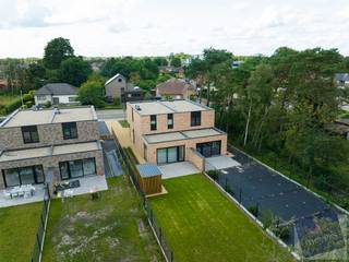 Ontdek deze instapklare en bijzonder lichtrijke halfopen bebouwing op een rustige en residentiële locatie in Zonhoven. De woning bevindt zich in...